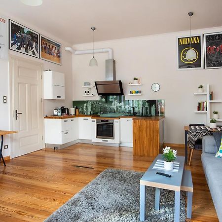 Movie Apartment Jezyce Poznań Exteriör bild